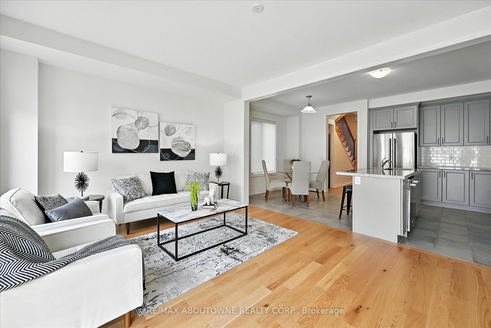 Listing Image 11