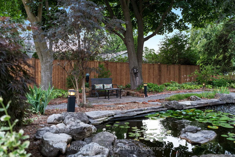 307 Mississagua St, Niagara-on-the-Lake, L0S 1J0 | Image 3