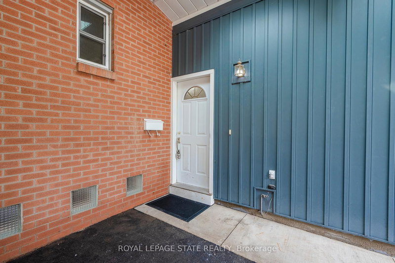 14 Pleasant Ave, Hamilton, L9H 3S7 | Image 3