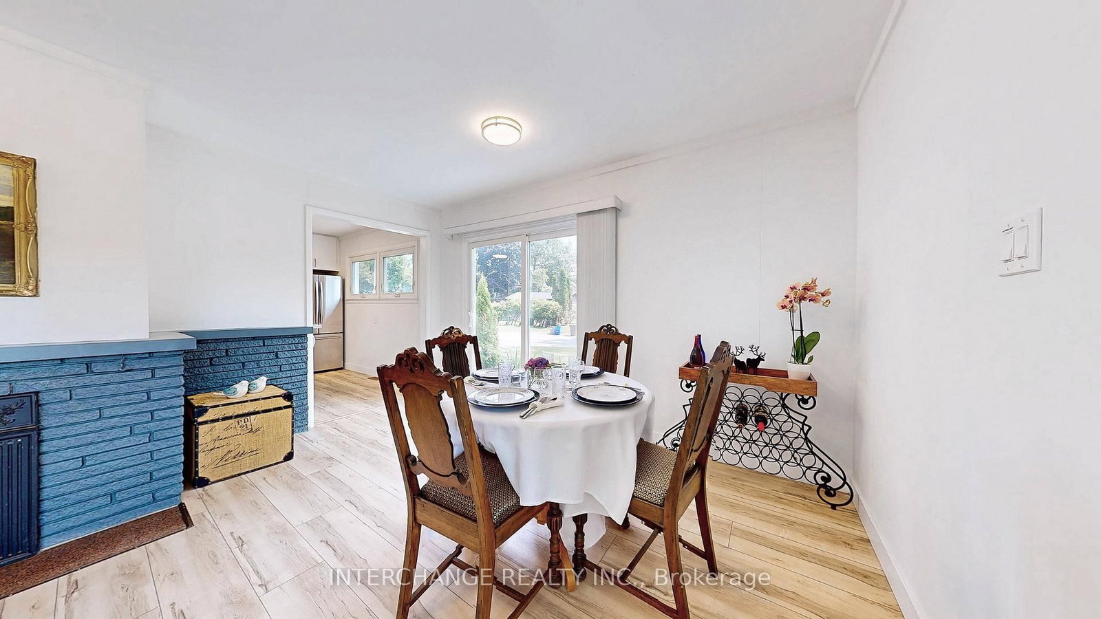 Listing Image 12