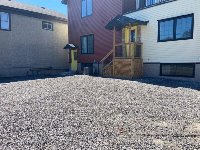 664 King St, Port Colborne, L3K 4H8 | Image 2