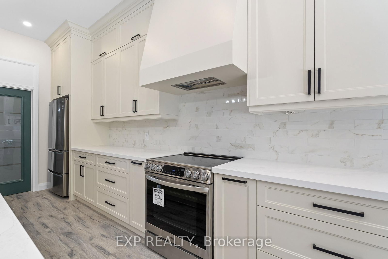 Listing Image 12
