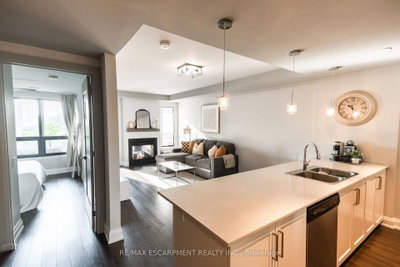 Condo sold at 402-181 James Street, Hamilton, Ontario, L8R 2K9 - Central - MLS: X12337109