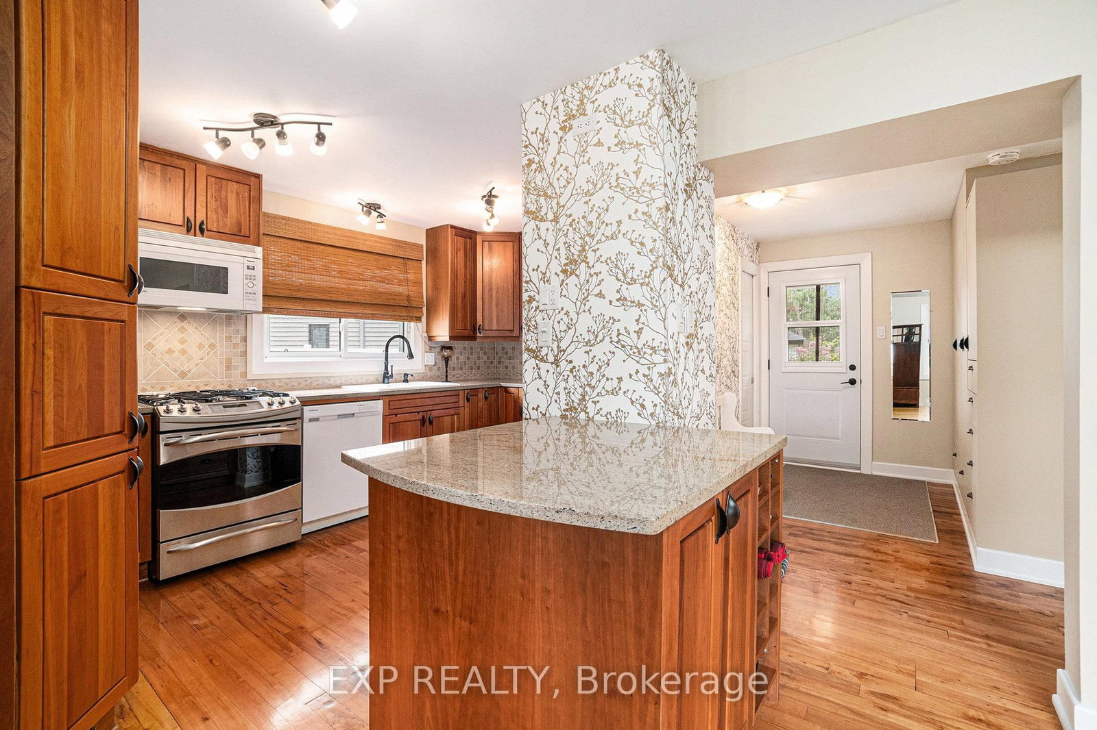 Listing Image 7