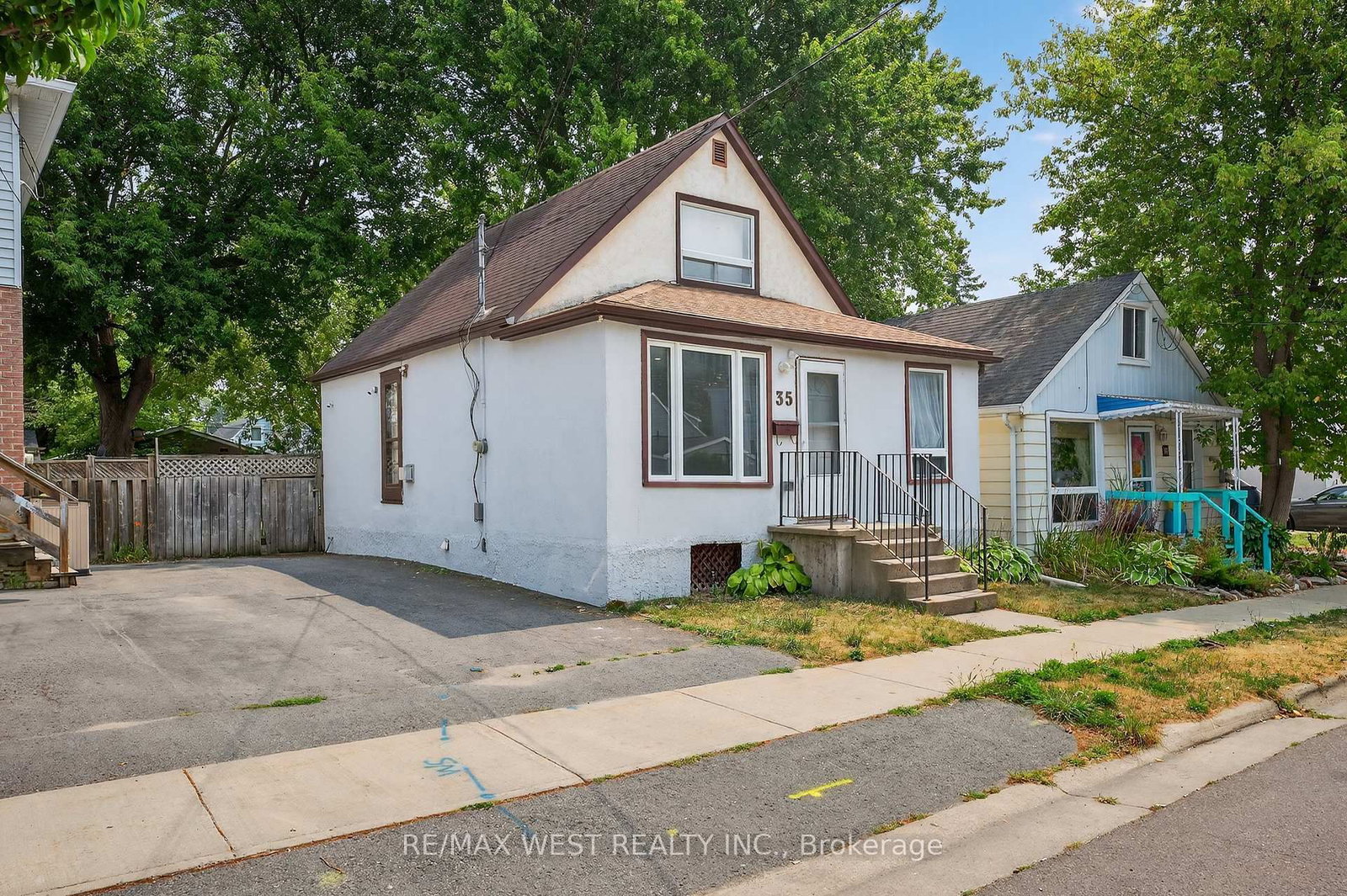Listing photo 2
