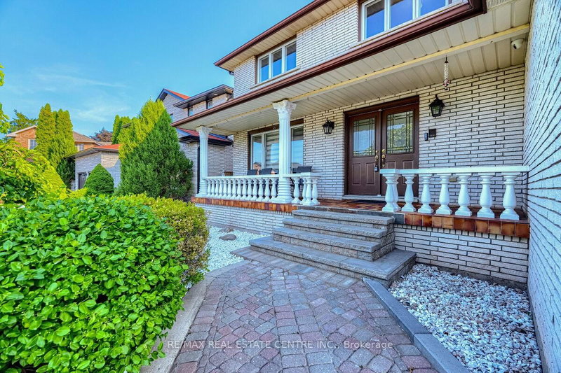 16 Vogue Crt, Hamilton, L8E 4T3 | Image 3