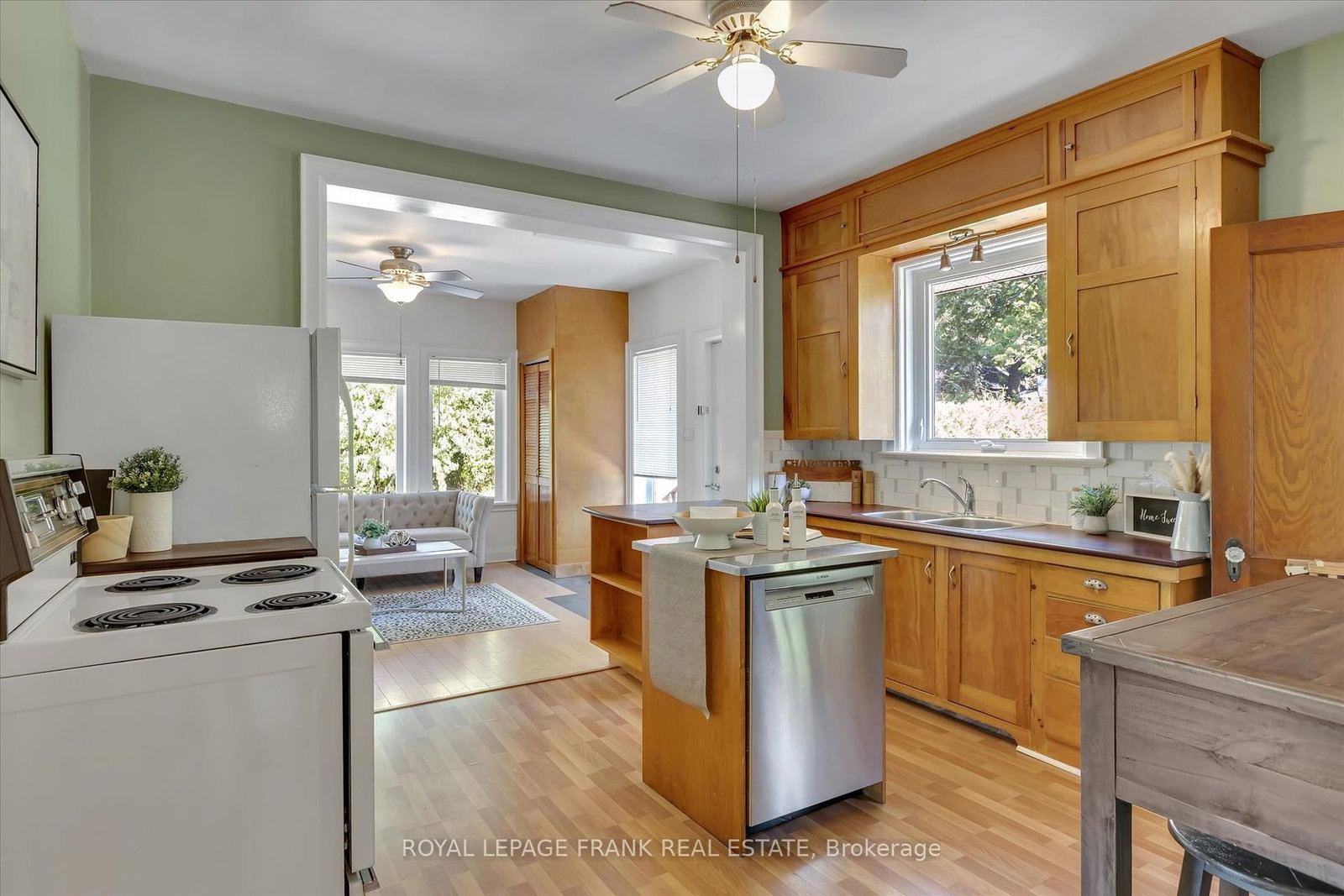 Listing Image 7