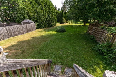 235 Willoughby Crescent — photo 6