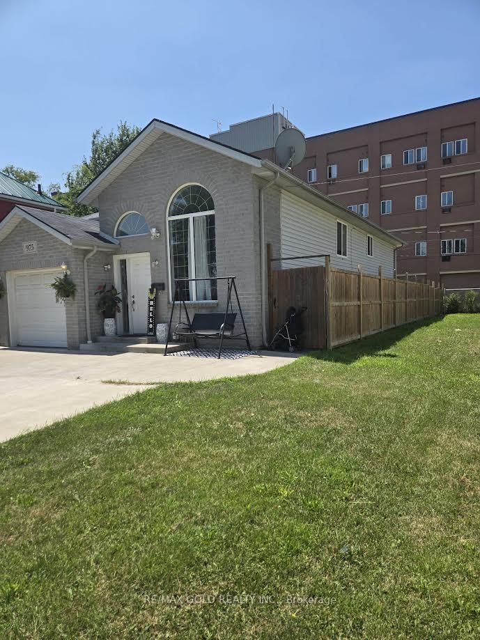 975 Albert Rd, Windsor, N8Y 3P1 | Image 3