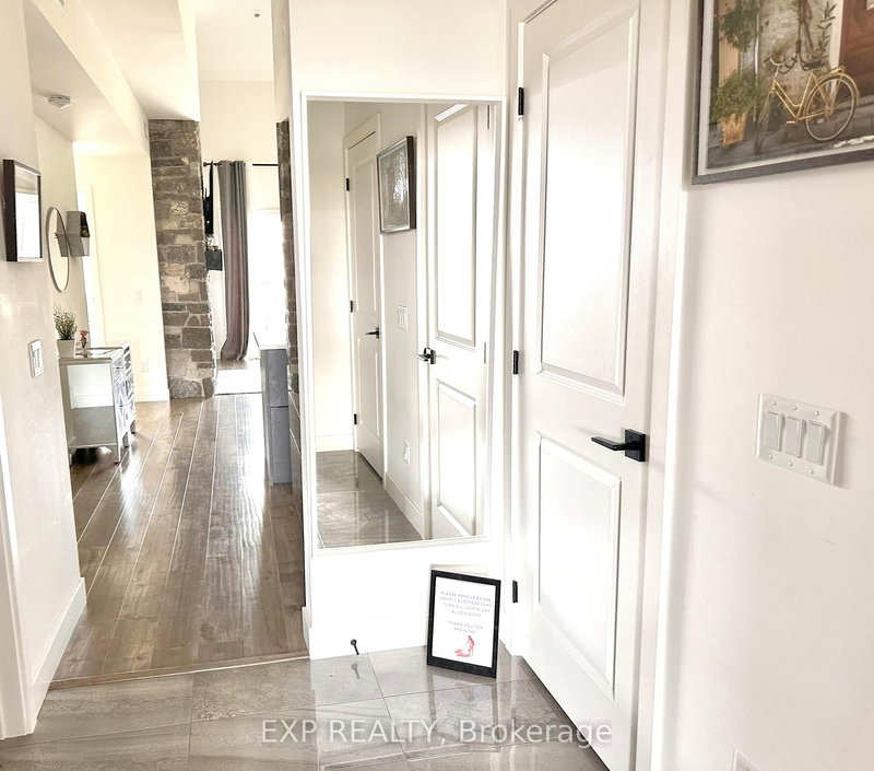 303 - 10 Beausoleil Lane, Blue Mountains, L9Y 2X5 | Image 2