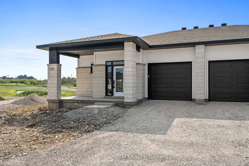 1076 Moore St, Brockville, K6V 0H2 | Image 2