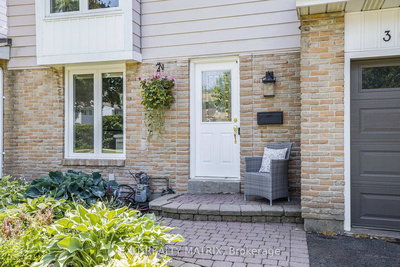 30 Glen Park Drive, Ottawa, Ontario image-0-2