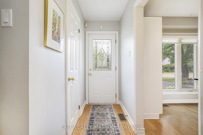 30 Glen Park Drive, Ottawa, Ontario image-0-4
