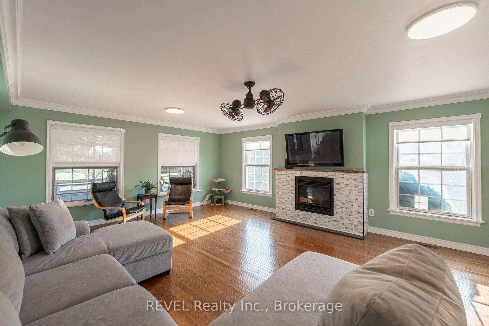 Listing Image 16