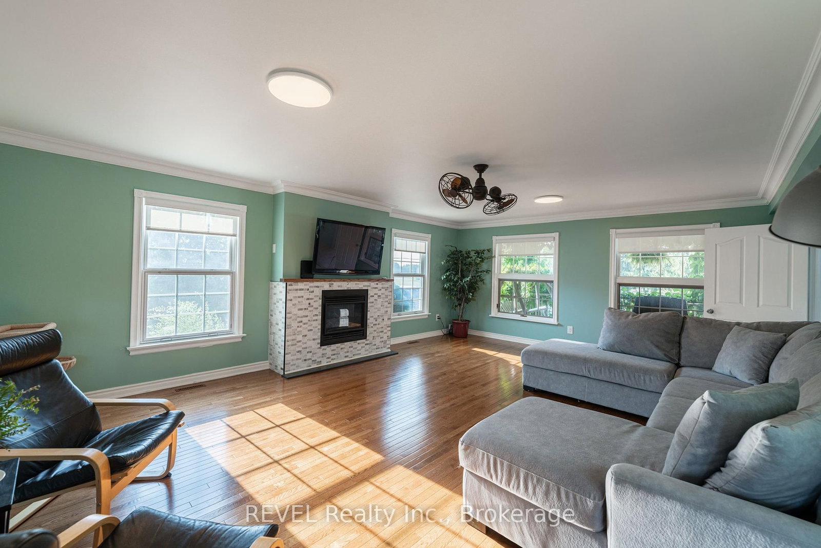 Listing Image 18