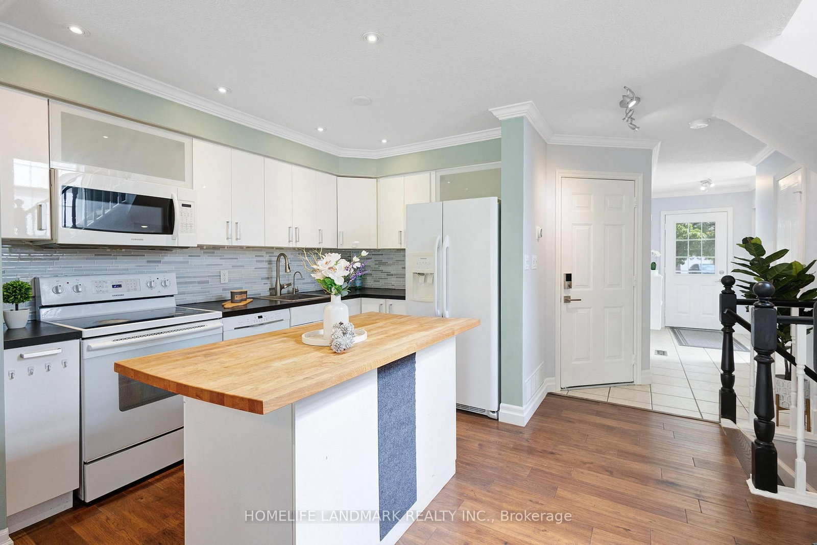 Listing Image 10