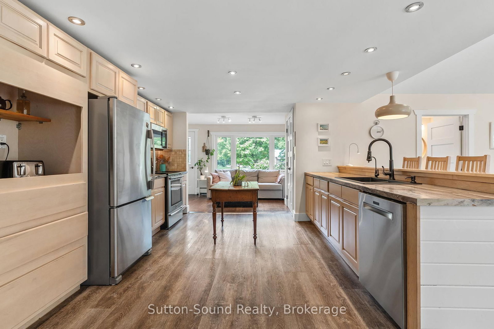 Listing Image 12