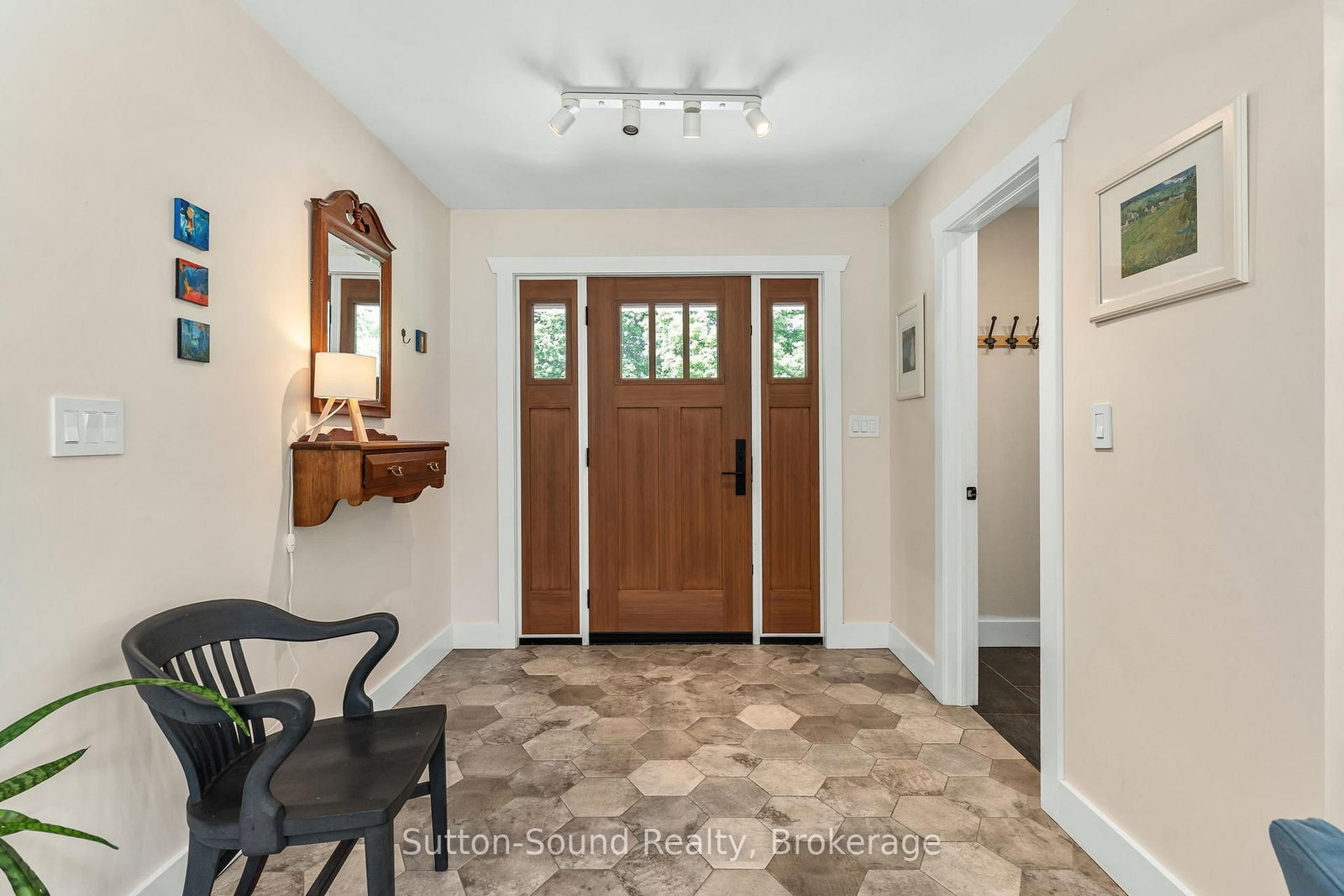 Listing Image 5