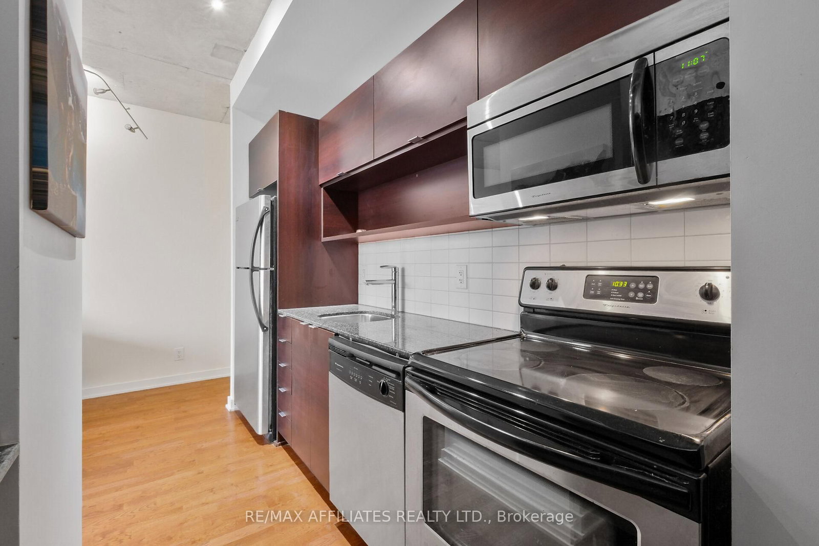Listing Image 15