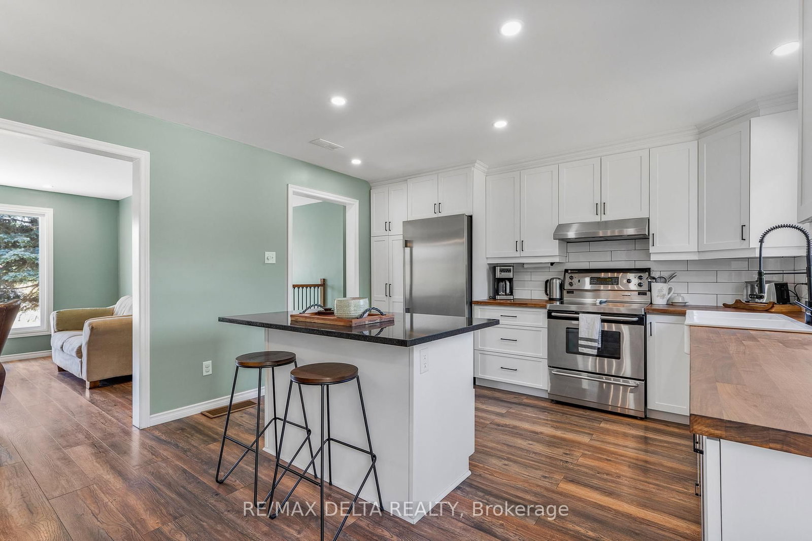 Listing Image 9
