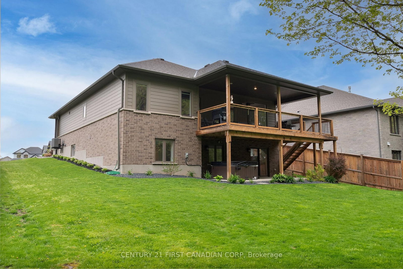 Detached House sold at 52 Kemp Crescent, Strathroy-Caradoc, Ontario, N7G 0G3 - NE - MLS: X12349792