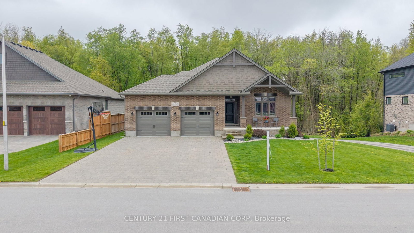 Detached House sold at 52 Kemp Crescent, Strathroy-Caradoc, Ontario, N7G 0G3 - NE - MLS: X12349792