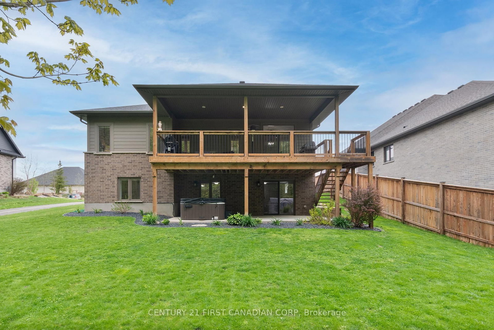 Detached House sold at 52 Kemp Crescent, Strathroy-Caradoc, Ontario, N7G 0G3 - NE - MLS: X12349792