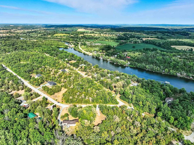 180 Riverside Dr photo 4