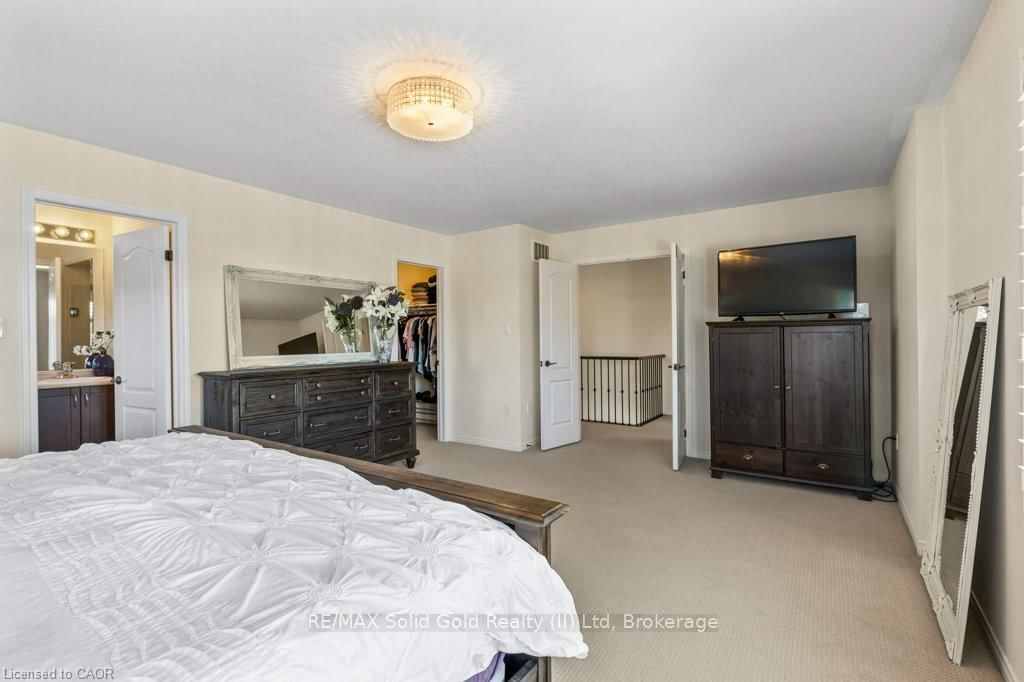 102 Trowbridge Street - Photo 15