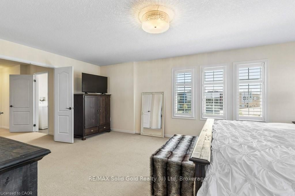 102 Trowbridge Street - Photo 16