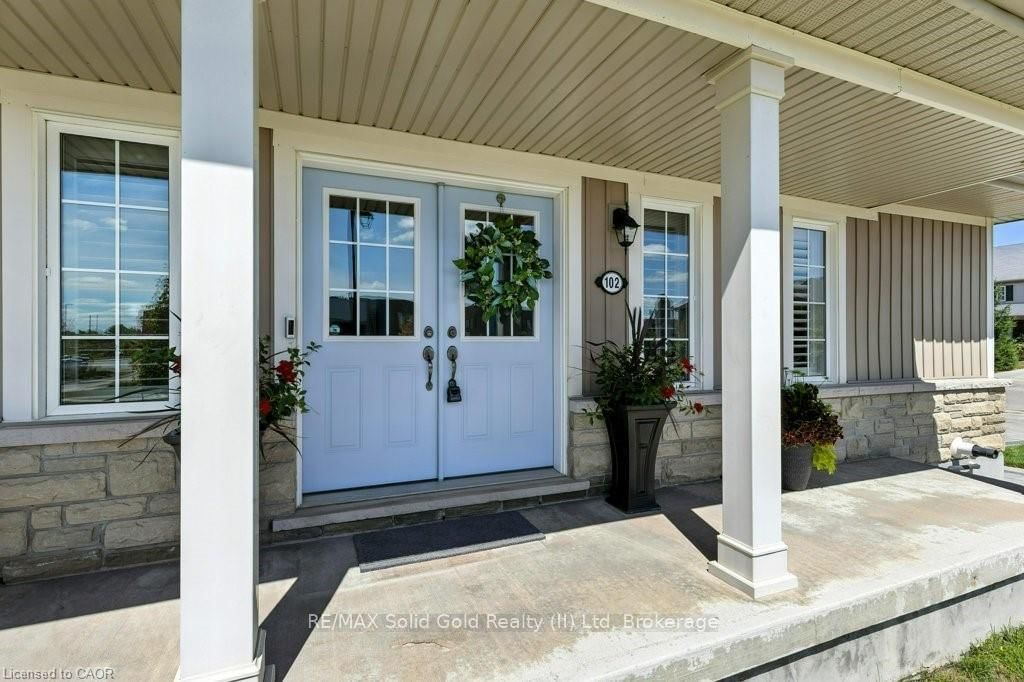 102 Trowbridge Street - Photo 3