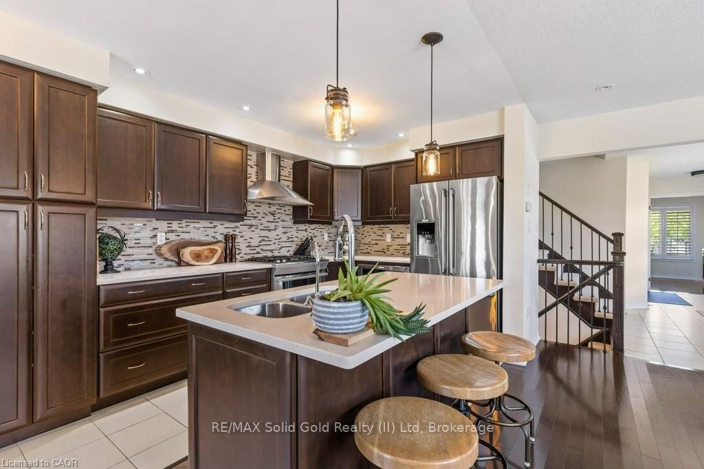 102 Trowbridge Street - Photo 6