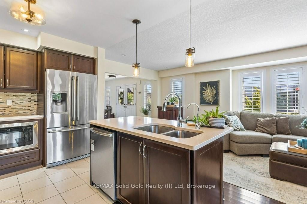 102 Trowbridge Street - Photo 7