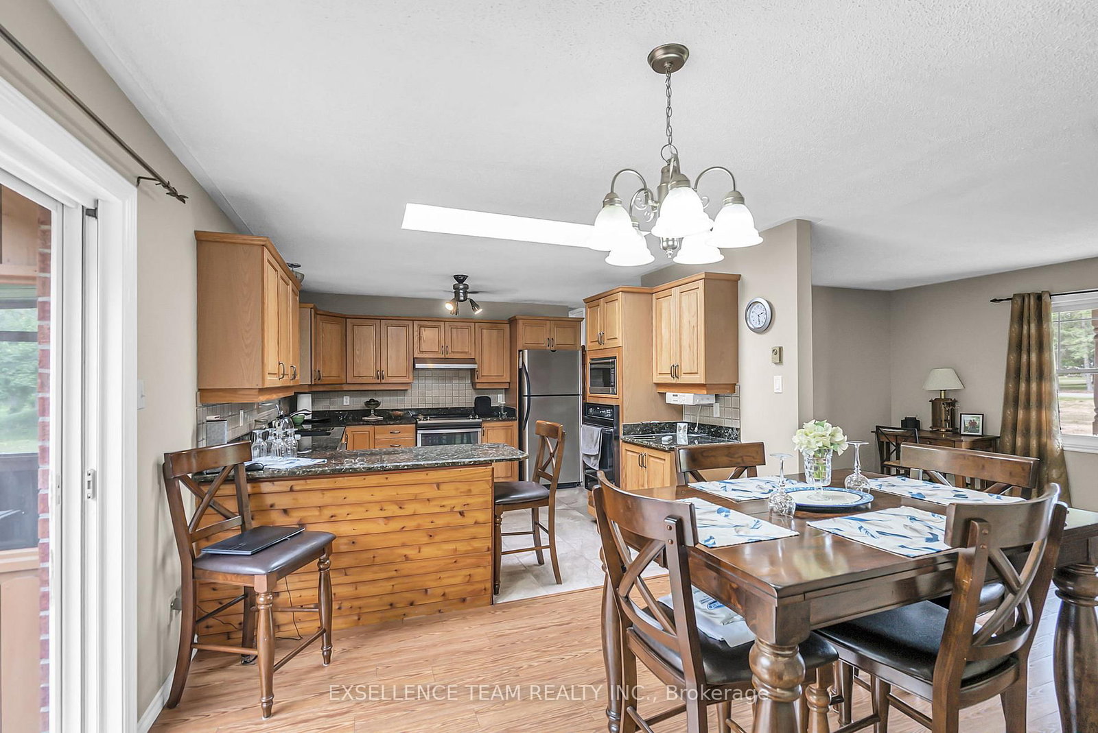 Listing Image 7