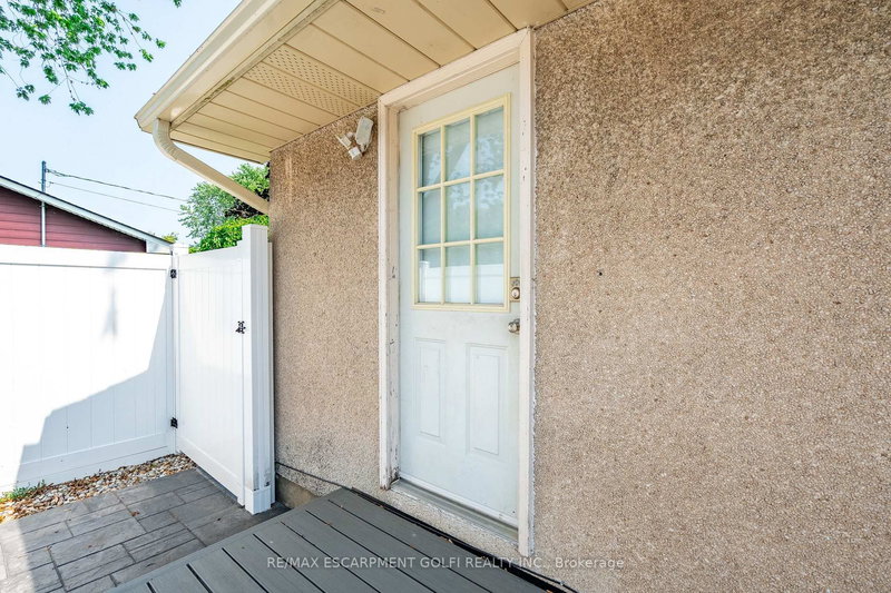B - 10 Draper Dr, St. Catharines, L2N 2Y5 | Image 2
