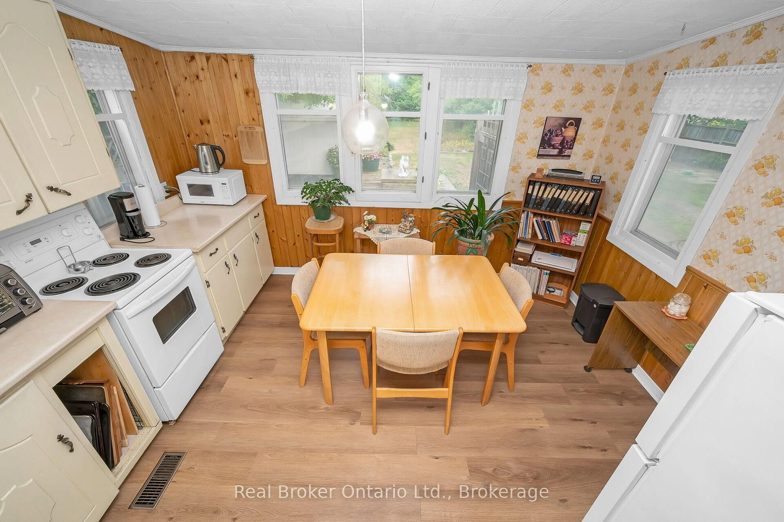 Listing Image 16