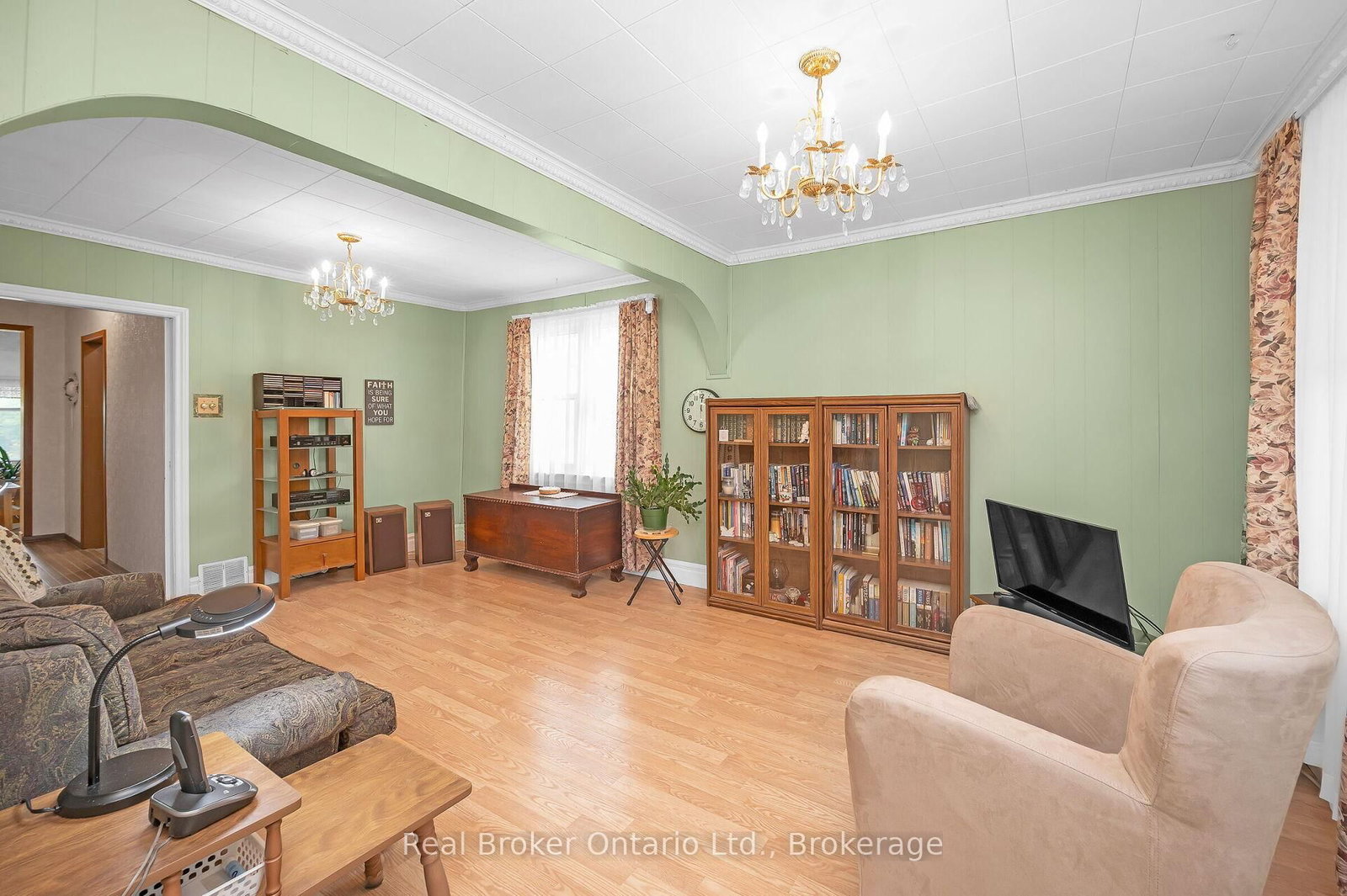 Listing Image 5