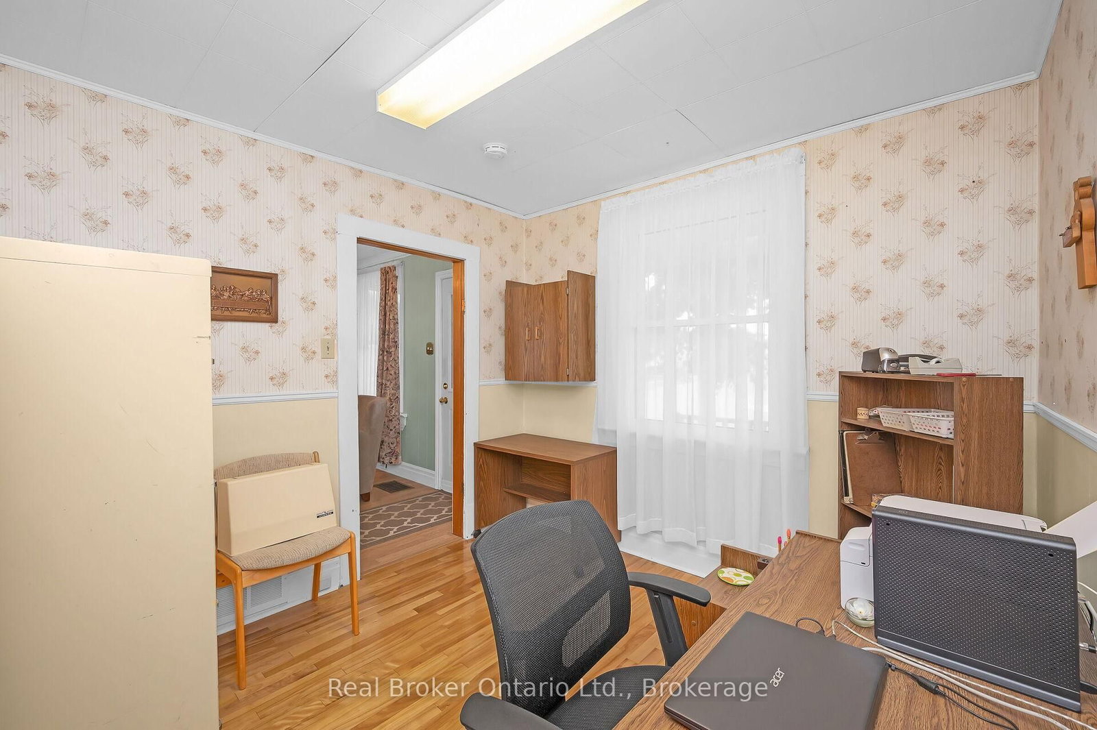 Listing Image 9