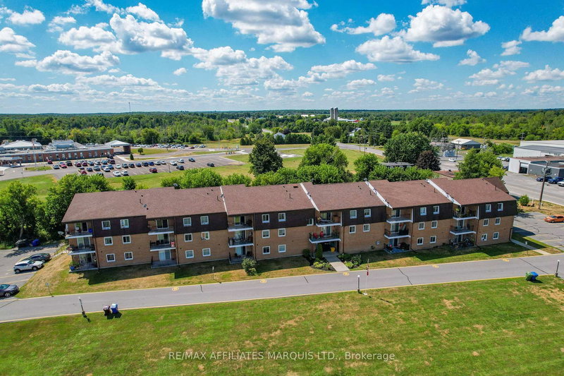 109 - 220 Kenyon St W, North Glengarry, K0C 1A0 | Image 2