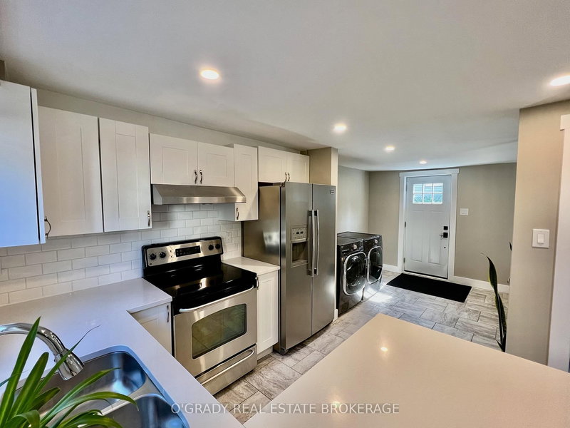 8 Edward Lane, Brockville, K6V 5K5 | Image 3