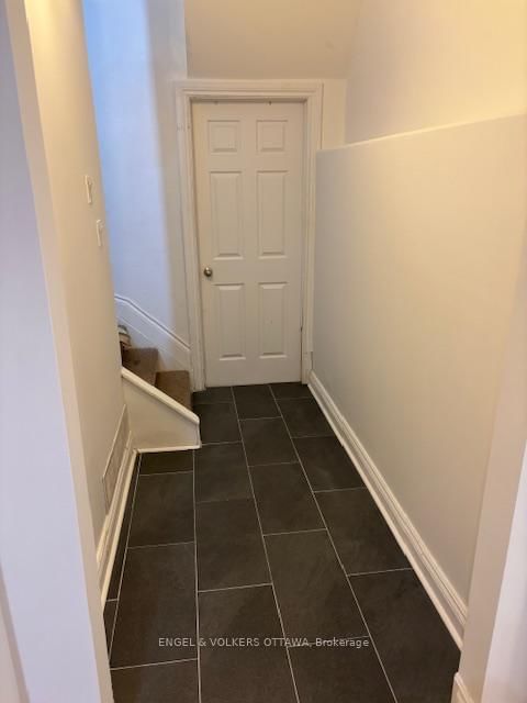 306 PRESLAND Road, Unit B - Photo 2