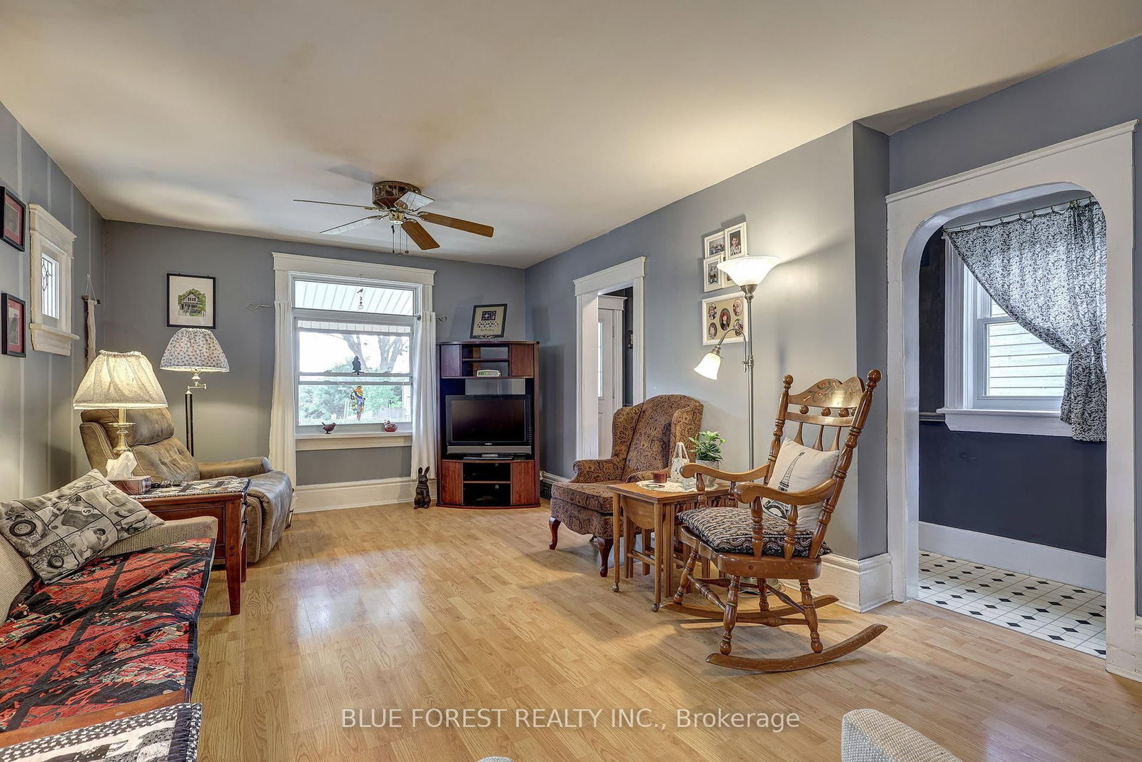 Listing Image 12