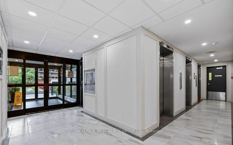 1801 - 150 Charlton Ave E, Hamilton, L8N 3X3 | Image 2