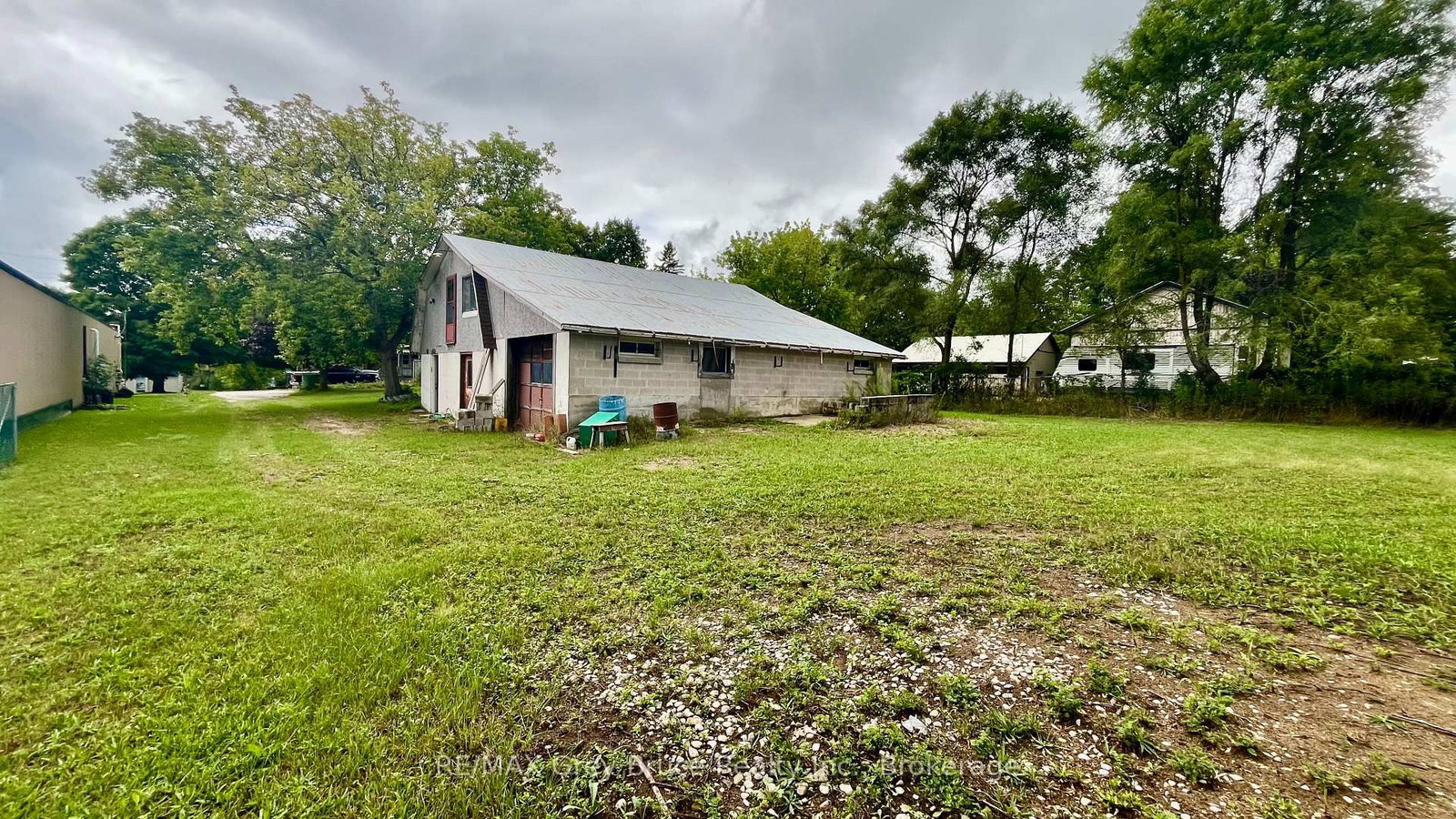 Listing Image 12