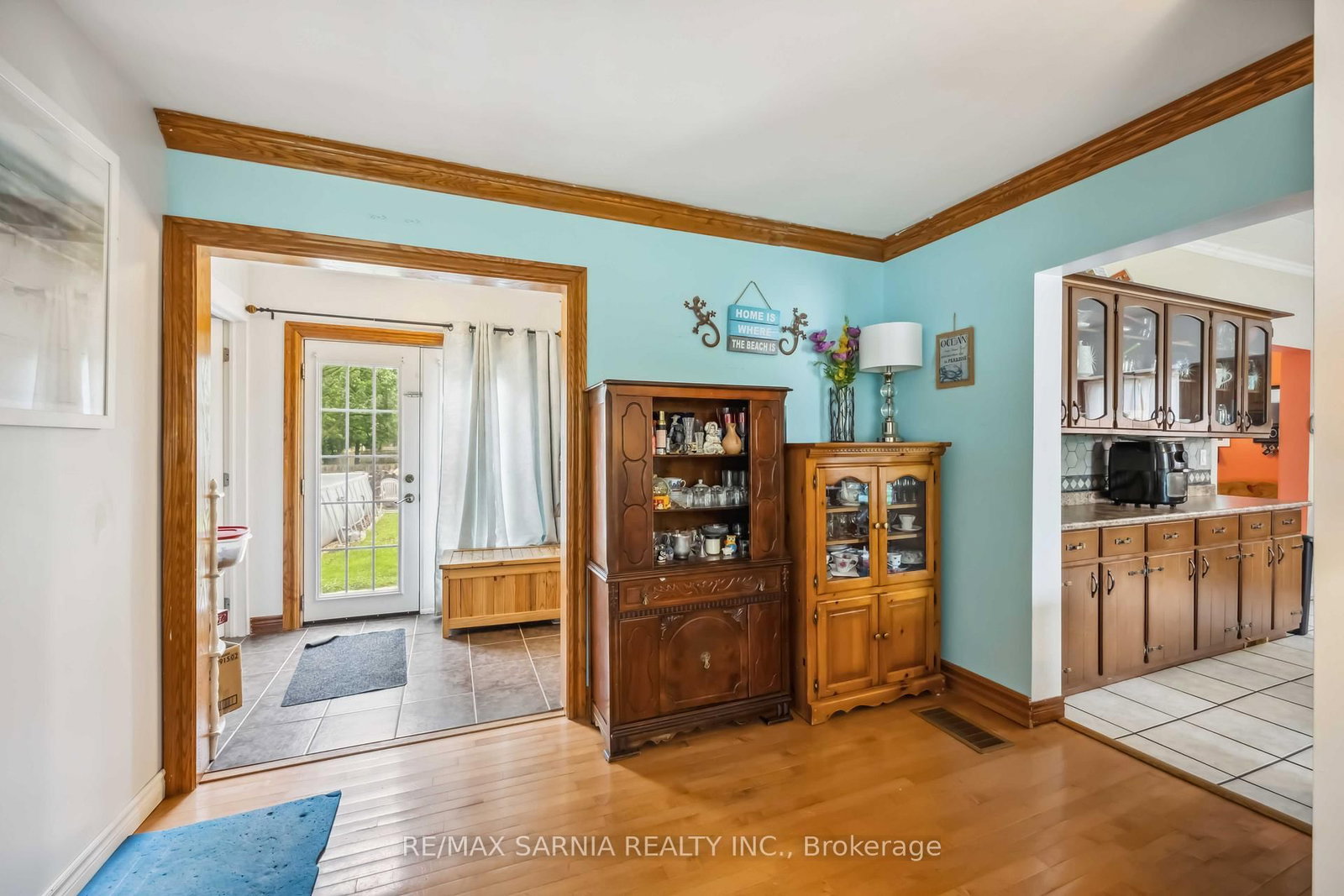 Listing Image 8