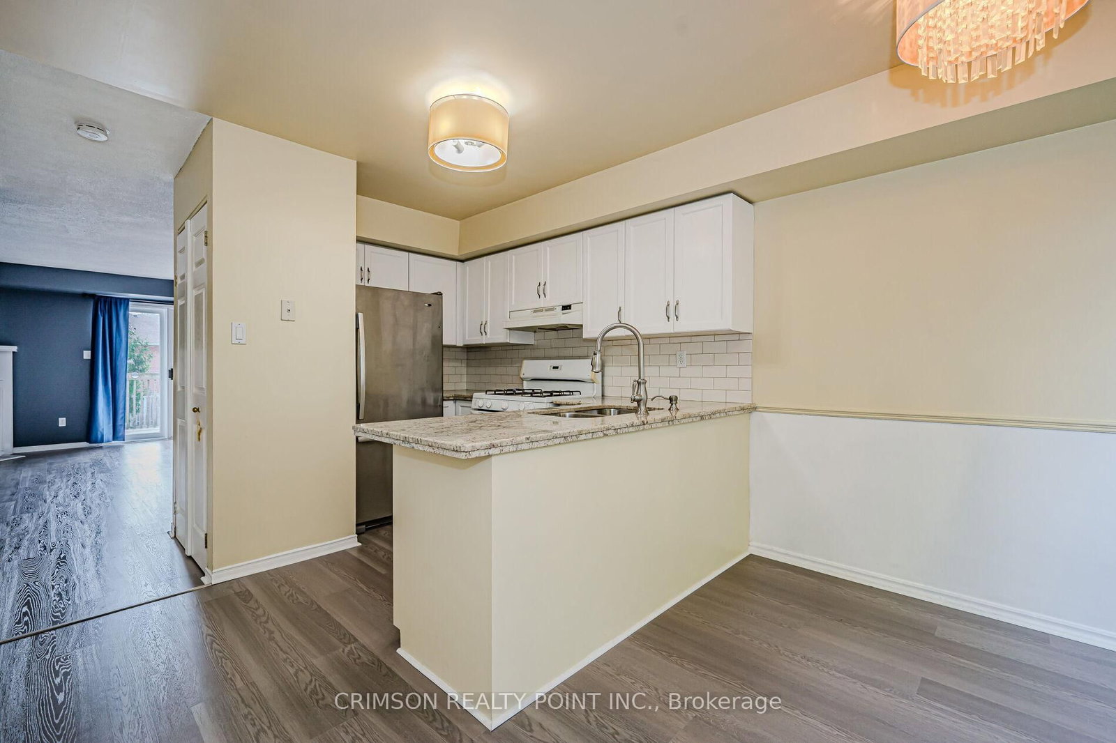 Townhouse leased at 7-266 Limeridge Road, Hamilton, Ontario, L9A 2S7 - Bruleville - MLS: X12370046