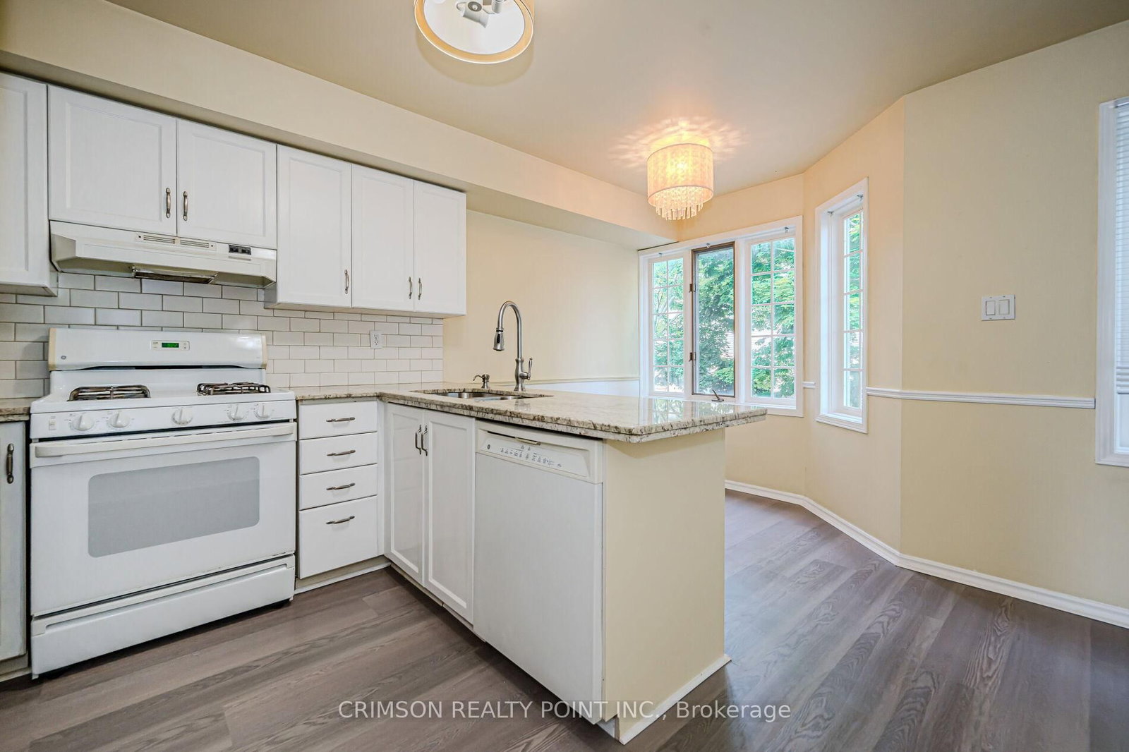 Townhouse leased at 7-266 Limeridge Road, Hamilton, Ontario, L9A 2S7 - Bruleville - MLS: X12370046