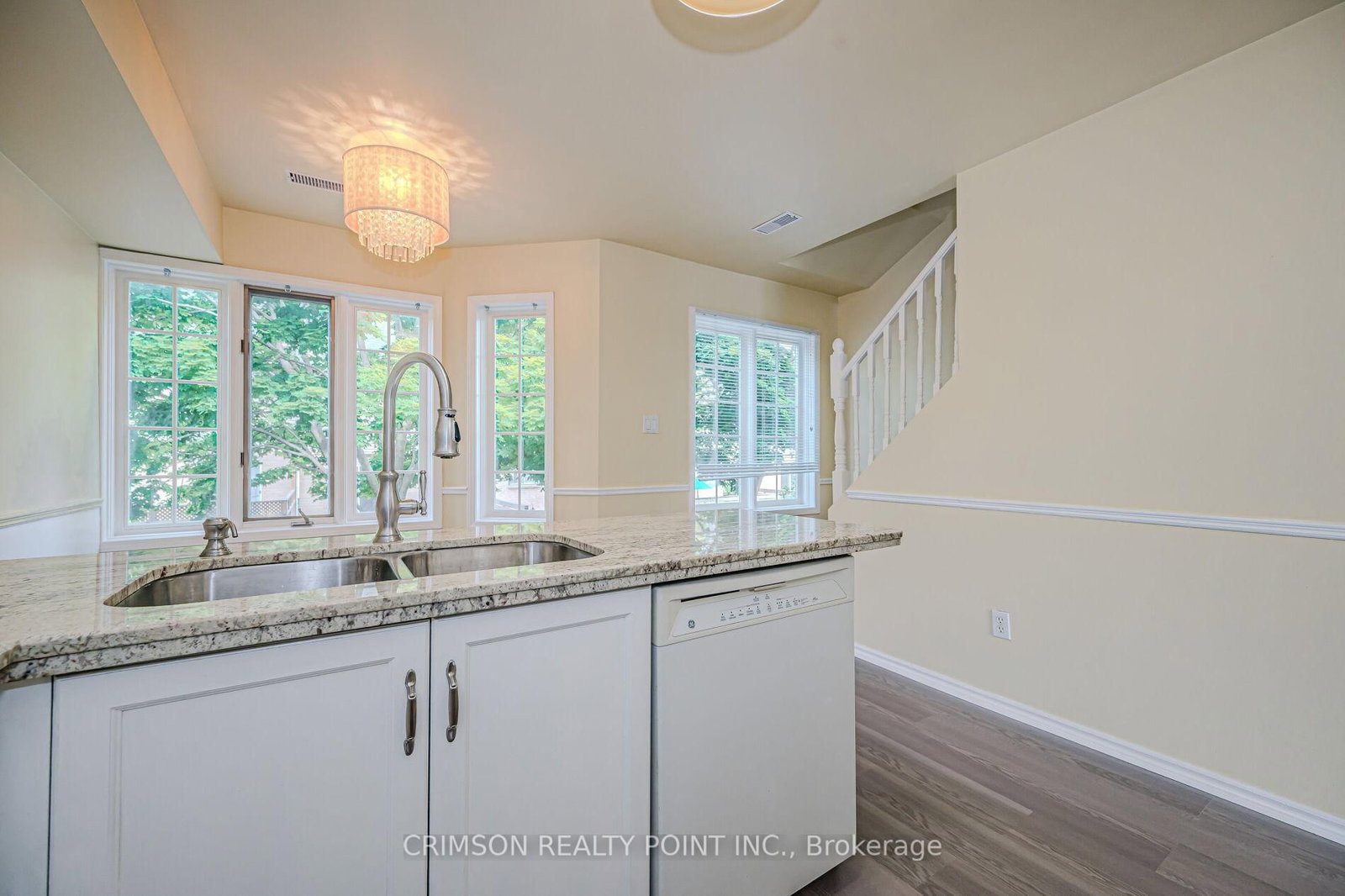 Townhouse leased at 7-266 Limeridge Road, Hamilton, Ontario, L9A 2S7 - Bruleville - MLS: X12370046