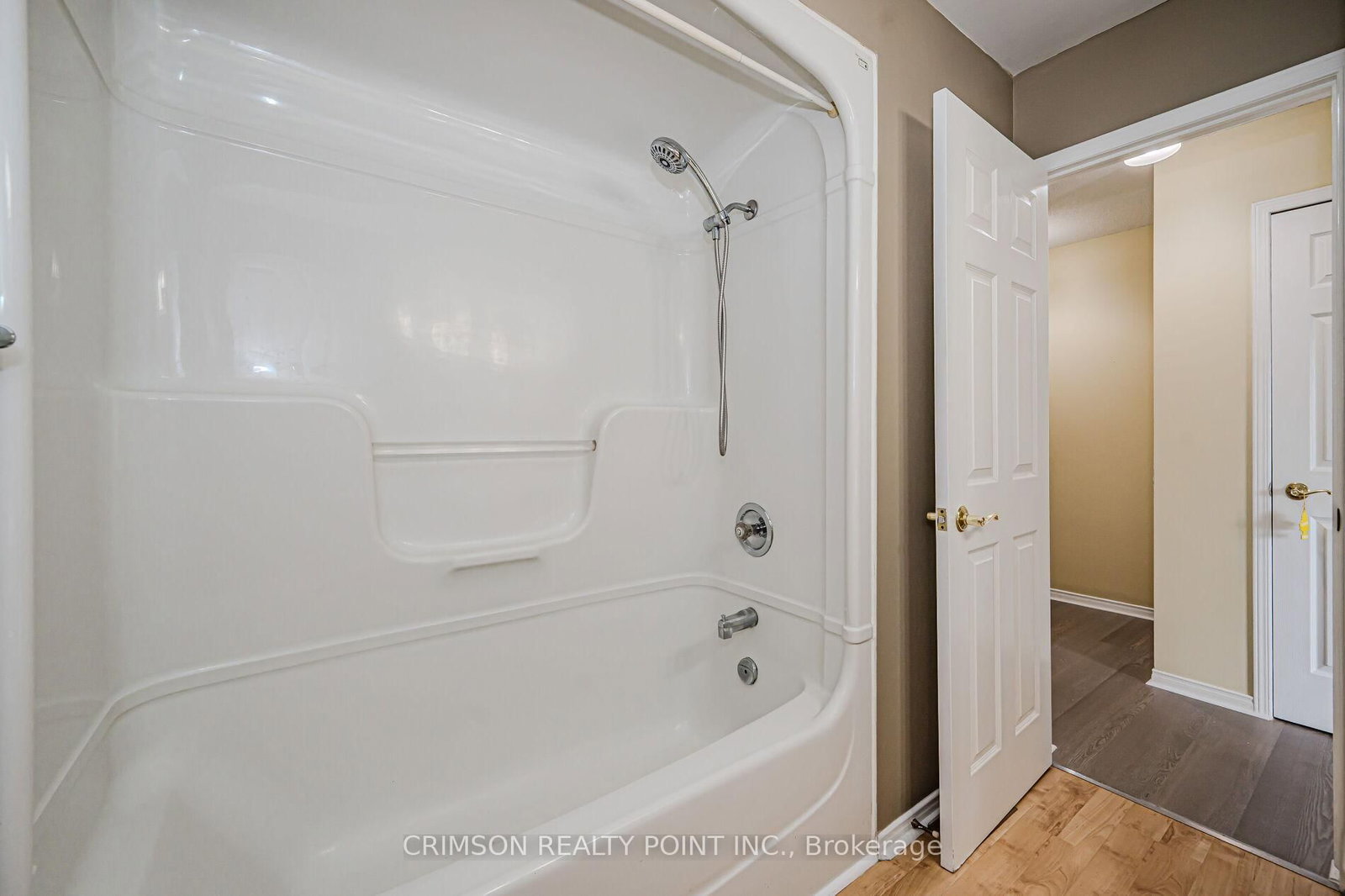Townhouse leased at 7-266 Limeridge Road, Hamilton, Ontario, L9A 2S7 - Bruleville - MLS: X12370046