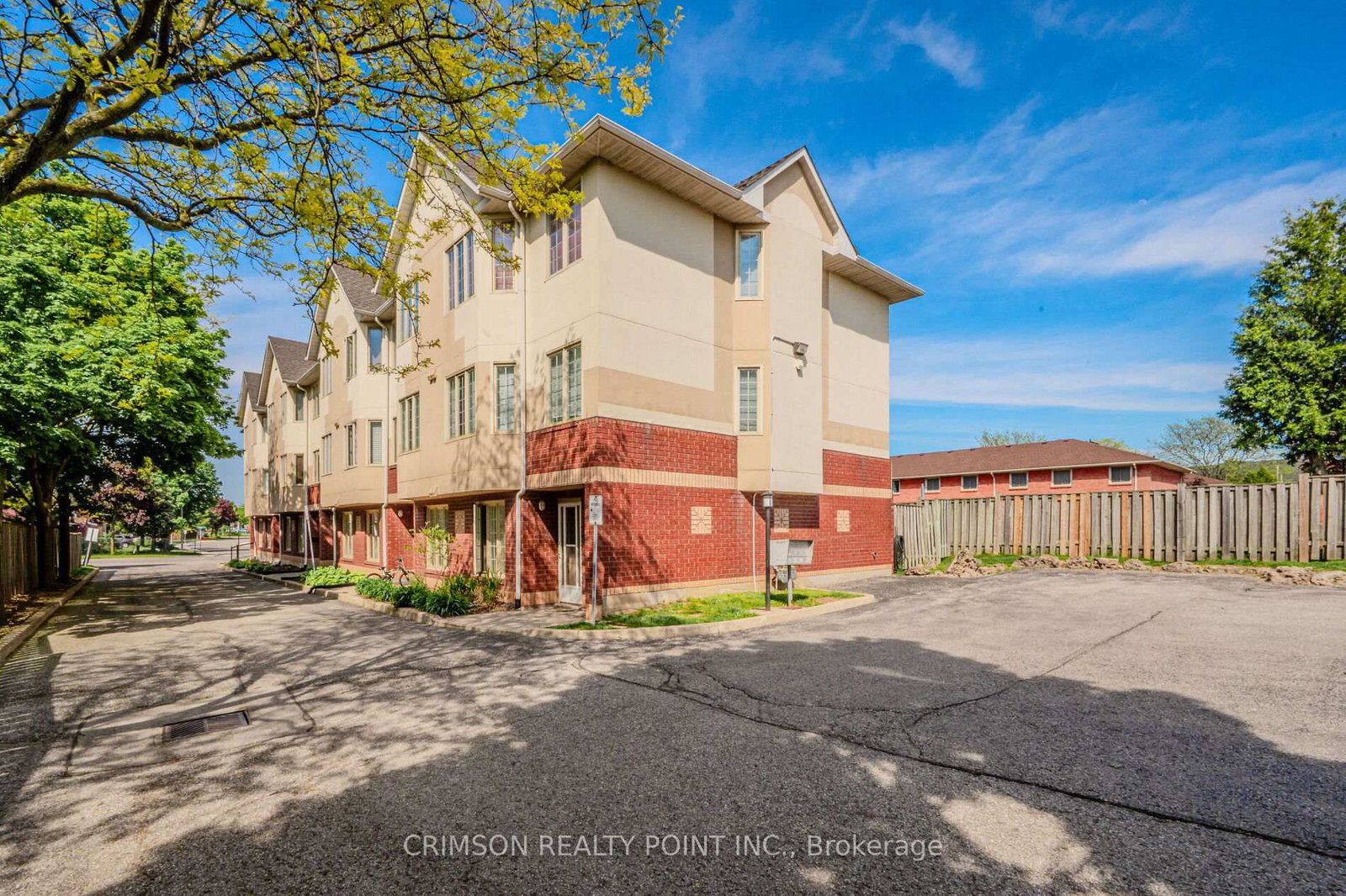 Townhouse leased at 7-266 Limeridge Road, Hamilton, Ontario, L9A 2S7 - Bruleville - MLS: X12370046